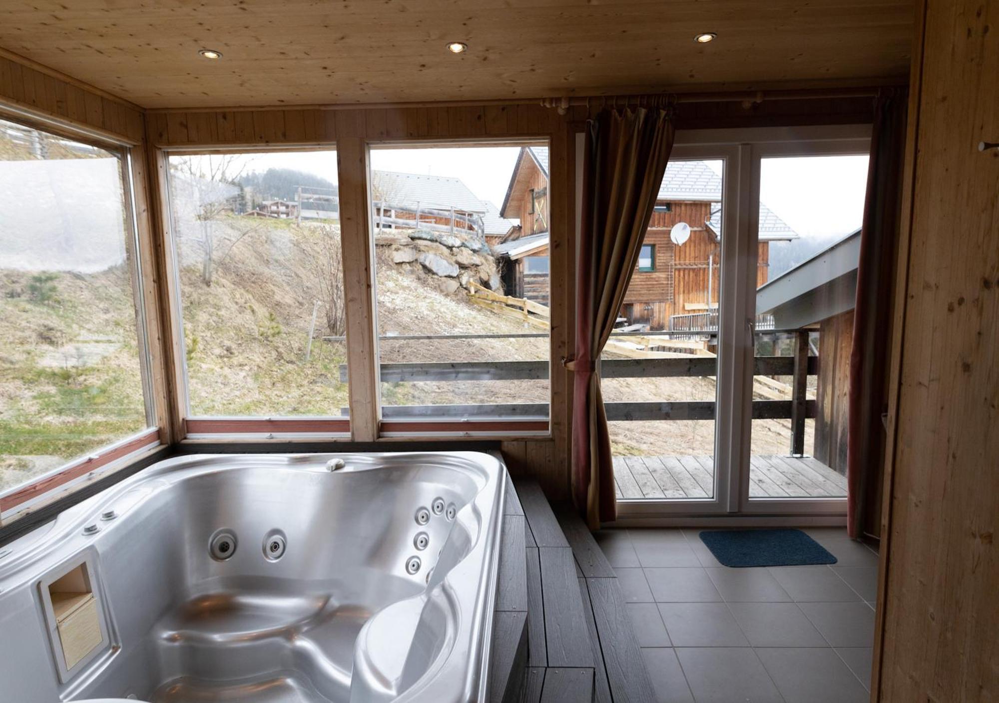1A Chalet '4 Jahreszeiten' Ski Fahren Und Jacuzzi Mit Aussicht! Bad Sankt Leonhard im Lavanttal Dış mekan fotoğraf